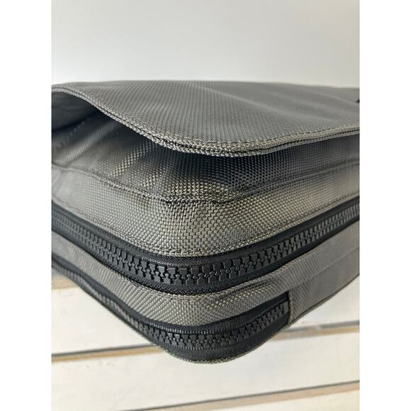 MICHAEL KORS NWT PARKER LG CHARCOAL CANVAS MESSANGER BAG - Picture 8 of 16